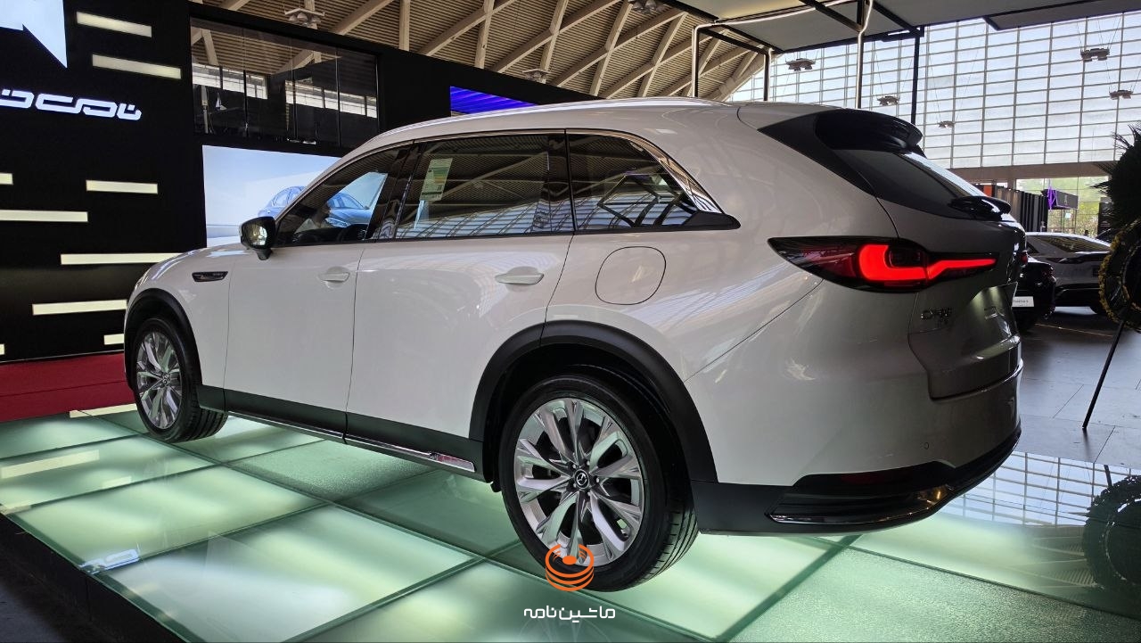 نمای عقب و چراغهای مزدا CX-90