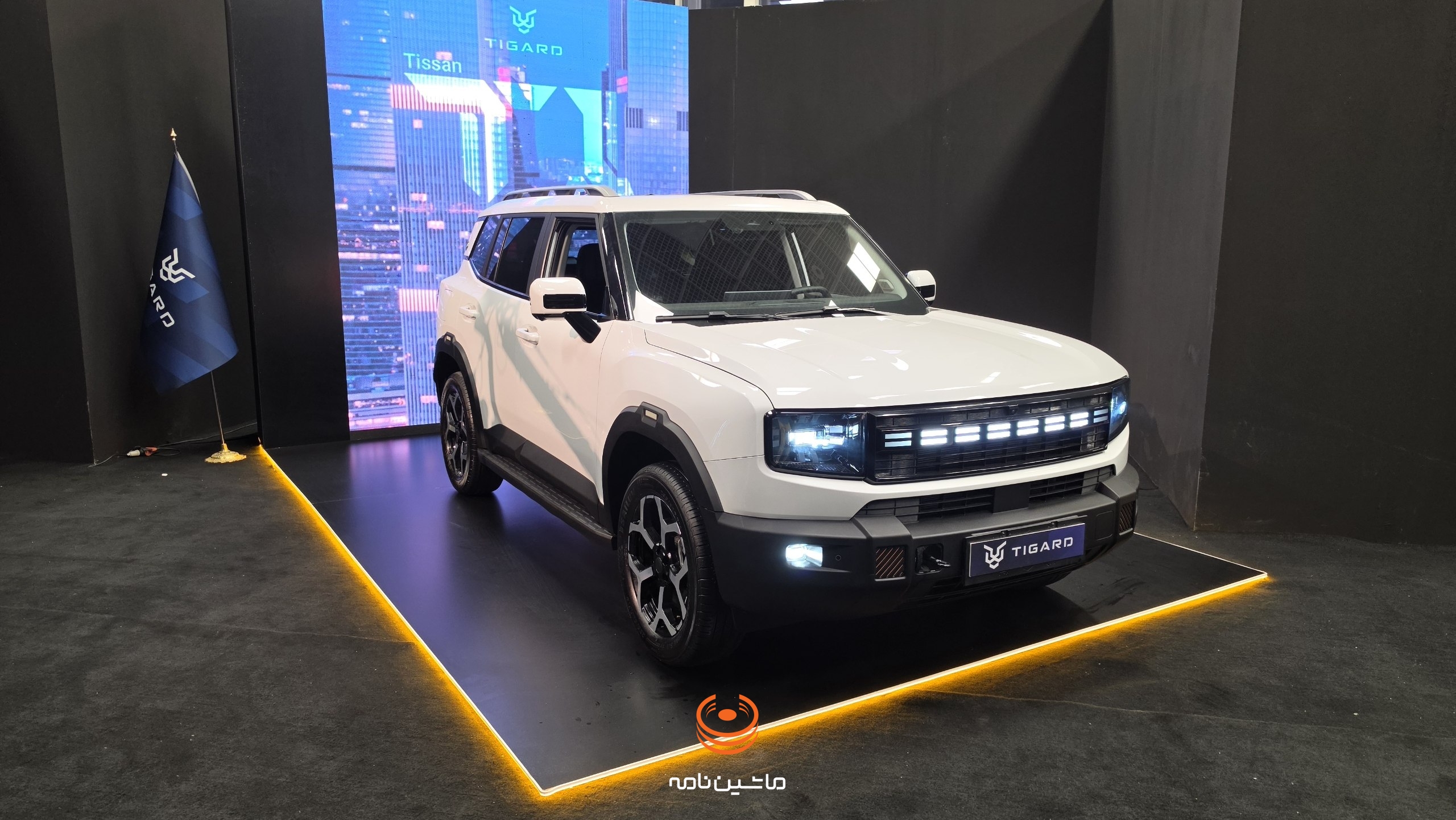 نمای جلوی تیسان T1 با چراغهای LED و طراحی جعبهای